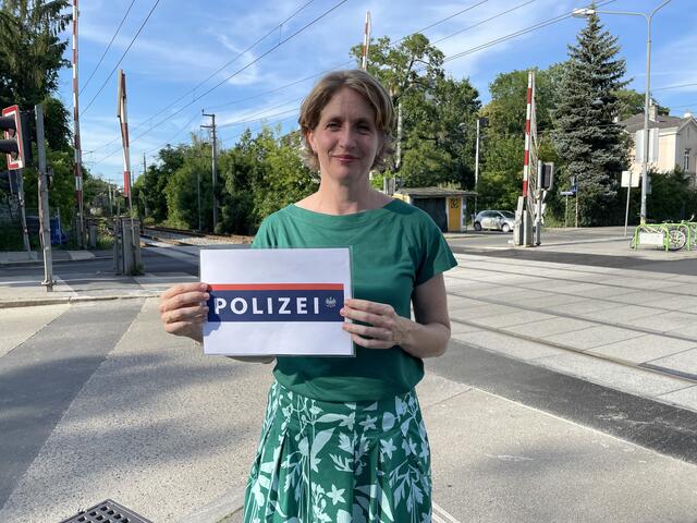 Neos-Bezikssprecherin Stephanie Krisper möchte eine Polizeistation direkt bei der neuen Haltestelle Hietzinger Hauptstraße.  | Foto: lka