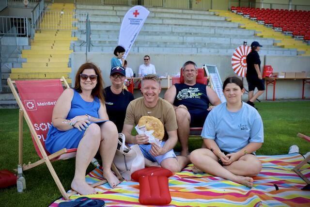 Von links nach rechts: Bettina, Katiana, Thomas, Max und Lila hatten einen tollen Nachmittag beim Stadion-Picknick. | Foto: Alejandra Ortiz