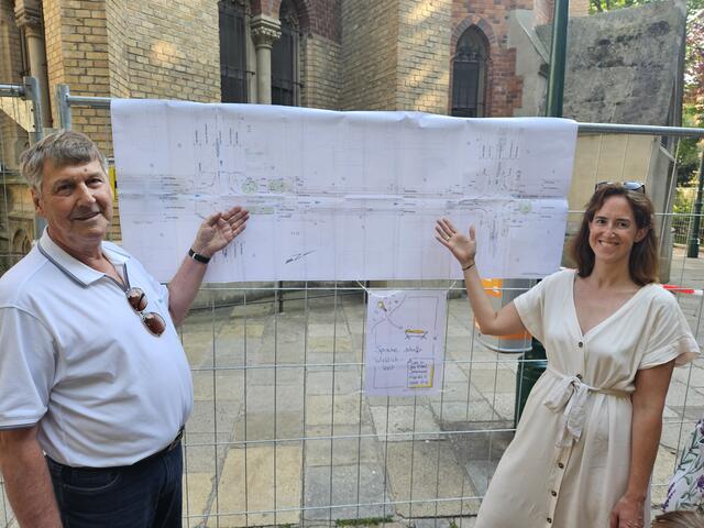 Bezirksvorsteher Erich Hohenberger (SPÖ) und -vizin Siegrid Widhalm (Grüne) präsentierten gemeinsam die Pläne für die neue Kollergasse.  | Foto: BV3