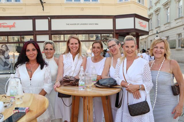 Conny, Martina, Andrea, Petra, Susanne, Beate und Renate. | Foto: Manfred Wlasak
