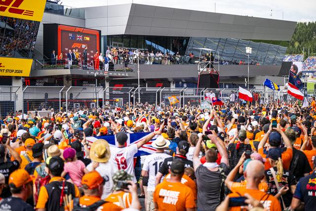 Die Fans jubelten am Sonntag mit Sieger George Russell. | Foto: RB Content Pool