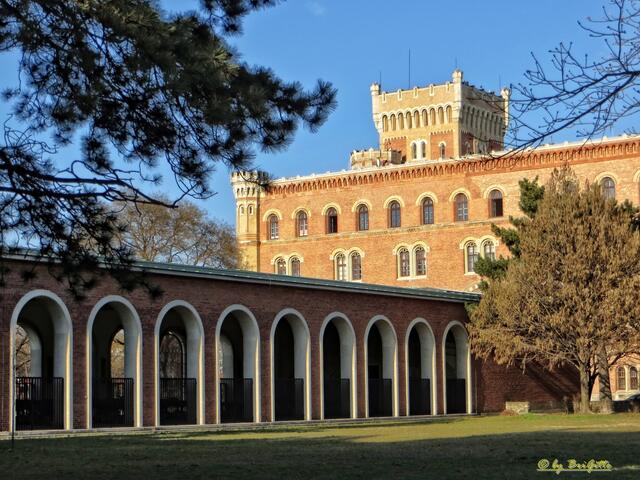 Die Kaserne Arsenal lädt am Donnerstag, 4. Juli, zum Sommerfest.  | Foto: Mue