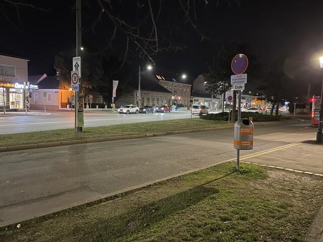 An der Kreuzung Biberhaufenweg/Benjowskigasse/Asperner Heldenplatz finden Straßenbauarbeiten statt, um die Verkehrssicherheit zu erhöhen und das Mikroklima mit einer Baumpflanzung zu verbessern.  | Foto: Luise Schmid