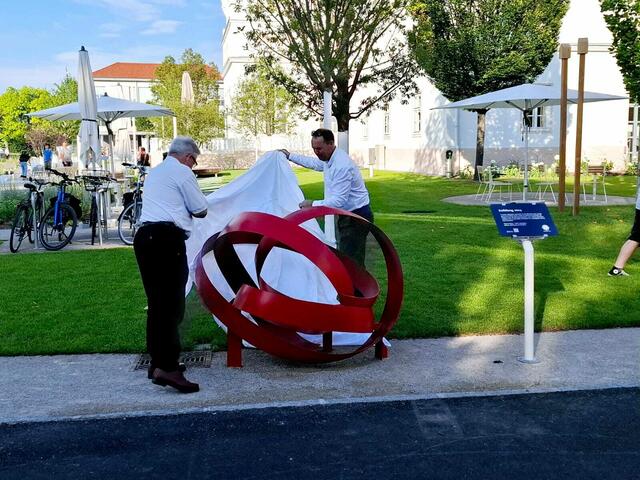 Die Skulptur wurde feierlich enthüllt. | Foto: Stadtgemeinde Tulln