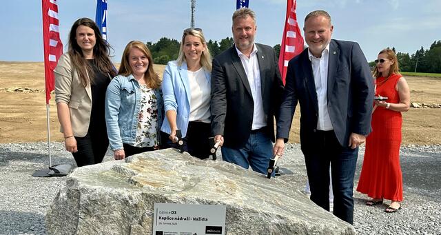 Von links: Susanne Breitenbaumer (Asfinag), Katharina Hofer (Asfinag), Anita Gstöttenmayr (Bürgermeisterin von Leopoldschlag), Peter Handlos (Landtagsabgeordneter aus Tragwein) und Günter Lorenz (Bürgermeister von Rainbach/M.) | Foto: Gemeinde Rainbach