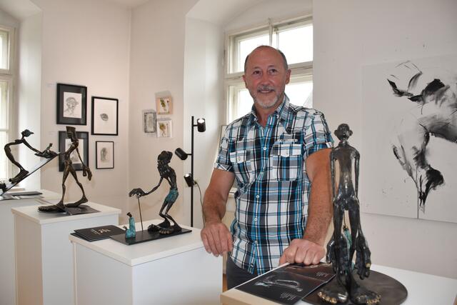 Bildhauer Alfred Eberharter begeisterte mit seinen Skulpturen.  | Foto: Haun