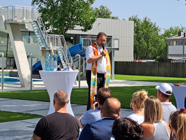 Pfarrer Peter Bösendorfer nahm die Segnung des neuen Gebäudes vor. | Foto: Stefanie Machtinger