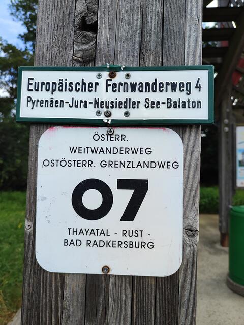 Auch Weitwanderwege überqueren den Berg... | Foto: I.Wozonig