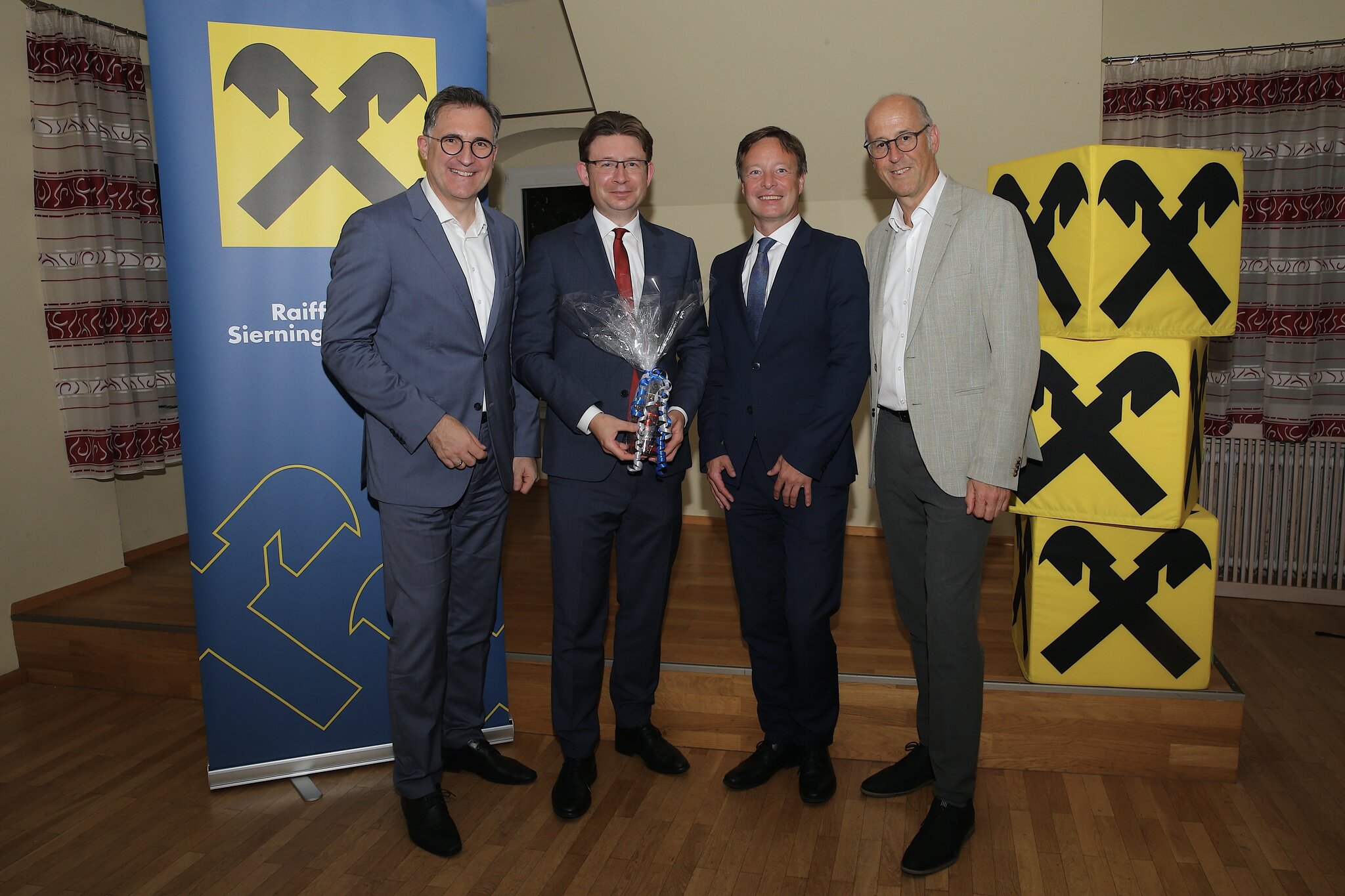 Raiffeisenbank Sierning - Enns: Zahlreiche Kunden kamen zur ...