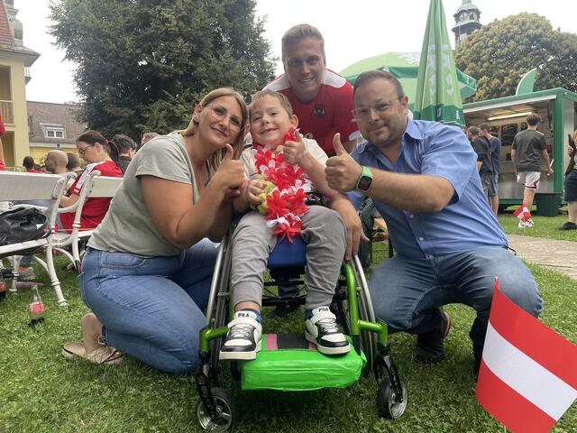 Der kleine Niklas feierte beim Public Viewing Ende Juni seinen siebten Geburtstag. | Foto: RegionalMedien Steiermark