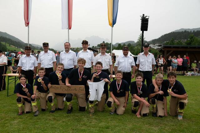 Medaillenübergabe an die Feuerwehrjugend Lienz. | Foto: Mair