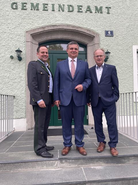 Neuer Vizebürgermeister Anton Brunner, neuer Bürgermeister Franz Schuster und Altbügermeister Herbert Wandl. | Foto: Martina Schweller