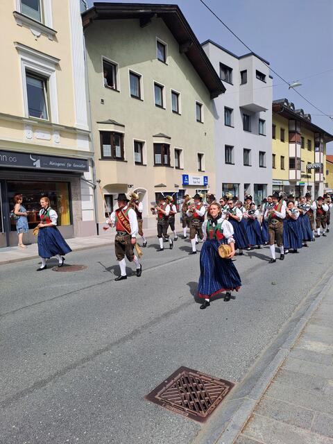 Die MK Gossensaß eröffnete bei Kaiserwetter den Festtag | Foto: Lorenzatto