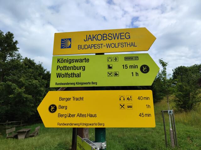 Wir gehen nach Berg über den Platz ,,Berger Tracht "... | Foto: I.Wozonig