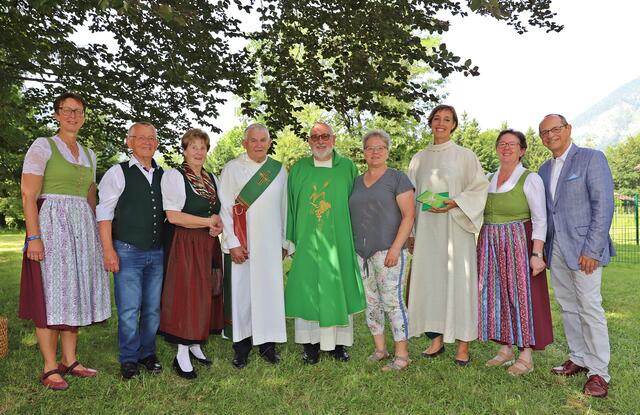 Ehrung jener Menschen, die sich um das Pfarrfest verdient gemacht haben. | Foto: Hörmandinger