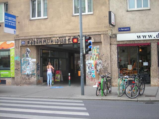 Auch die Rechte Wienzeile/Operngasse wird im Juli und im August umgestaltet.