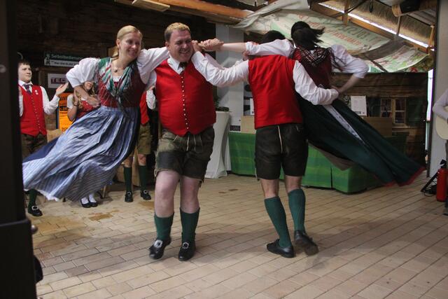 Der Trachtenverein Roßecker zeigte einige Tanzeinlagen. | Foto: MeinBezirk/Hofmüller