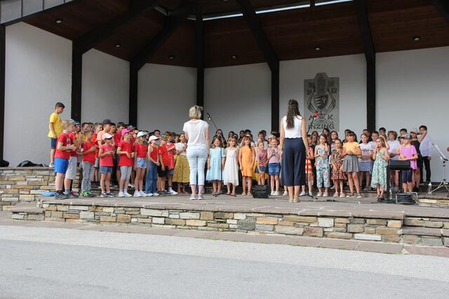 Schulprojekt "Singende Schule" (3. Schulstufe aus Hatting, Inzing &amp; Zirl), Leitung: Simone Z.-V. &amp; Verena G. | Foto: Angela Pargger