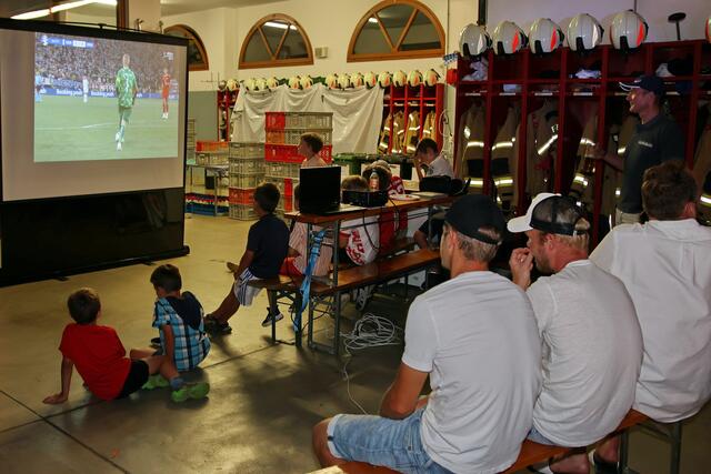 Dorfplatzfest der Feuerwehr Niederalm | Foto: HKroBild