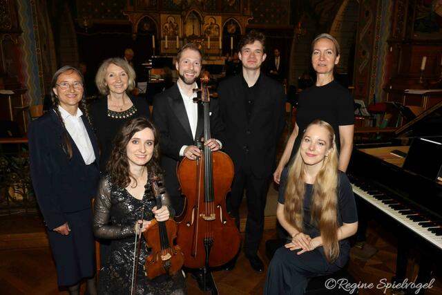 Komponistin und Rosa Owesnak-Fagott, Obfrau des Pressbaumer Stadtorchesters Cornelia Daxbacher- Violine, Jacek Podgórski am Violoncello, Pianist und Dirigent Piotr Jaworski, erste Geigerin Sonja Dalfen  Jagoda Prucnal-Podgórska-Violine und Pianistin Joanna Sochacka.
