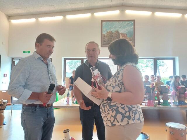Bgm. Franz Wachter und Vizebgm. Herbert Weber dankten der langjährigen Direktorin Ursula Heil. | Foto: Wolfgang Lakitsch