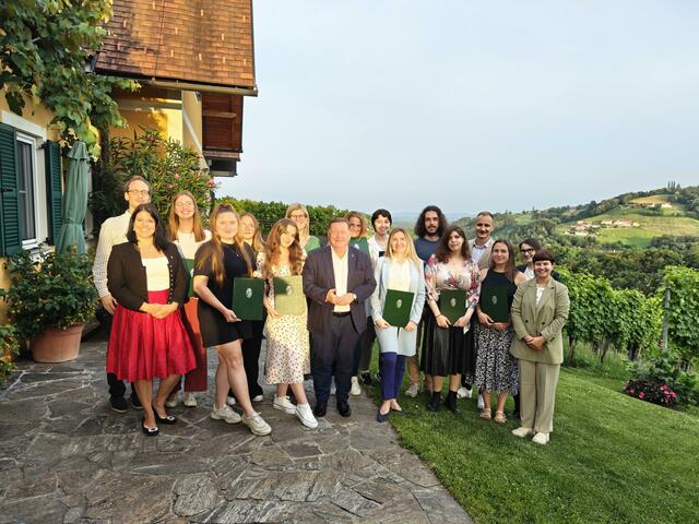 LR Werner Amon überreichte die Zertifikate an die Teilnehmerinnen und Teilnehmer von „Teaching in Styria“ | Foto: Bildungsdirektion für Steiermark