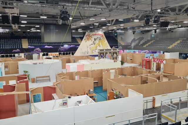 „Mini-Salzburg“ ist eine Spielstadt für Acht- bis 14-jährige, bei der sie drei Wochen lang das Sagen haben und in verschiedenen Rollen leben und arbeiten. Dabei treffen die Kinder und Jugendlichen viele wichtige Entscheidungen und übernehmen Verantwortung für sich und andere – immer gepaart mit jeder Menge Spaß, forschen und spielen. | Foto: Land Salzburg/Bernhard Kern