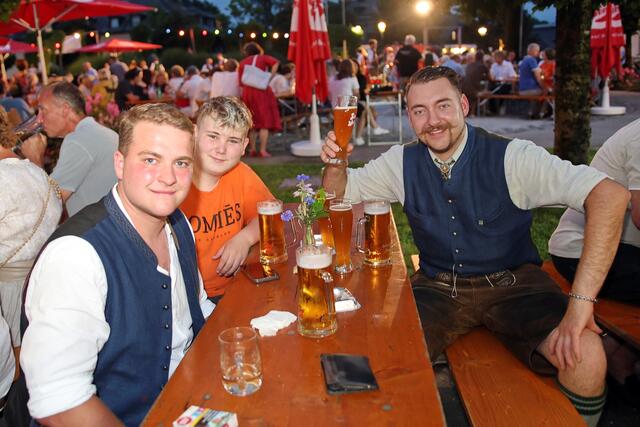 Dorfplatzfest der Feuerwehr Niederalm | Foto: HKroBild