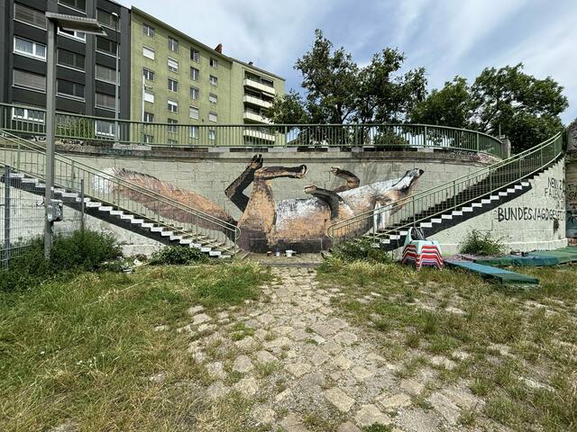 Kritik an Fallenjagd: Am Wiener Donaukanal nahe der Franzensbrücke im zweiten Bezirk ist ein riesiges Wandbild aufgetaucht, das viele Blicke auf sich zieht. | Foto: VGT.at