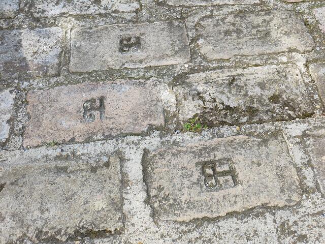 Wie viele Füße über diese Bodenfliesen wohl schon gegangen sind? | Foto: I.Wozonig