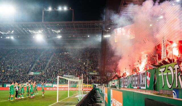 Der Sieg von Rapid beim 342. Wiener Derby wurde von verbalen, teils homophoben Entgleisungen einiger Spieler und Funktionäre überschattet. (Archiv) | Foto: GEORG HOCHMUTH / APA / picturedesk.com