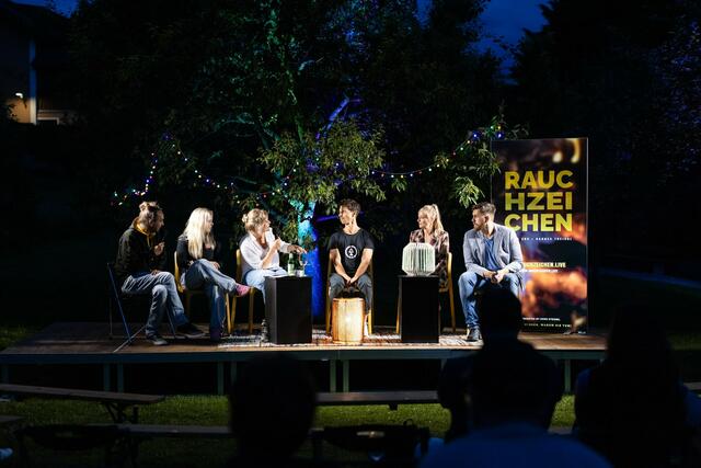 Das Format "Rauchzeichen" kommt beim Publikum gut an. Auch in Schwaz war das nicht anders.  | Foto: Rauchzeichen