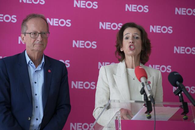 Budgetsprecher  Helmut Hofer-Gruber und NEOS-Landesparteivorsitzende Indra Collini