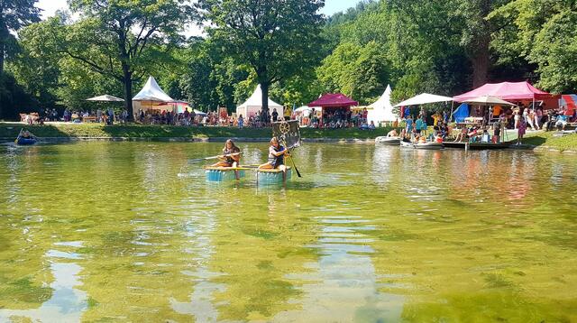 Inhaltlich haben die Kinderstadt-Macher*innen einige fantastische Pläne ausgeheckt: So ist eine „Zweigstelle“ der Hellbrunner Wasserspiele mitten im Volksgarten geplant: Wenn es – das Wetter ist aktuell für viele Überraschungen gut - recht heiß wird, ist niemand mehr vor Spritzattraktionen sicher. Dazu soll der Bau eines stadteigenen Freibads Mini-Salzburg bereichern!   | Foto:  Mini-Salzburg Verein Spektrum