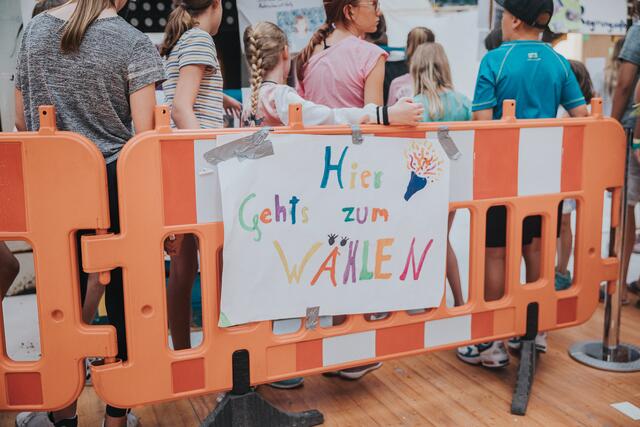 Die Wahl der neuen Stadtregierungen findet Dienstag, 9. und 16. Juli, 15.00 Uhr in der Eisarena/Rathaus statt. Alle jungen Vollbürger*innen wählen ihre Stadtregierung, danach werden die Stimmen ausgezählt und um ca. 16.30 Uhr das neue Regierungsteam präsentiert.  | Foto:  Mini-Salzburg Verein Spektrum