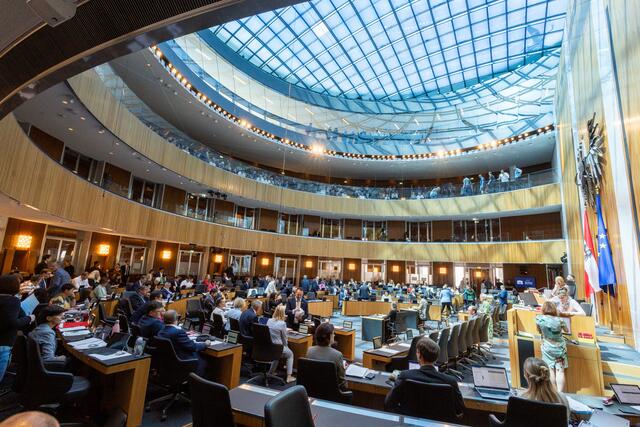 Von 3. bis 5. Juli finden noch die letzten Nationalratssitzungen vor der Sommerpause statt. | Foto: Parlamentsdirektion/Anna Rauchenberger