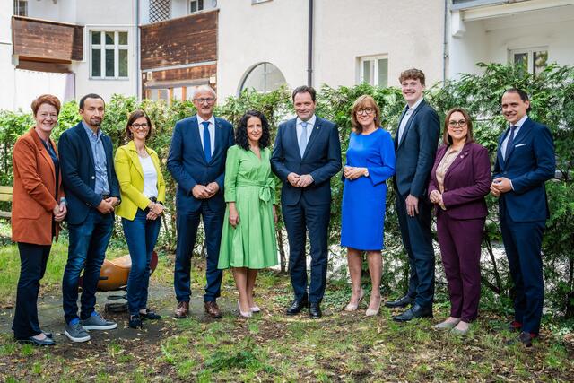 Die Kandidatinnen und Kandidaten der VP-Landesliste für die NR Wahl am 29.9. mit Landesparteiobmann Anton Mattle. | Foto: VP Tirol