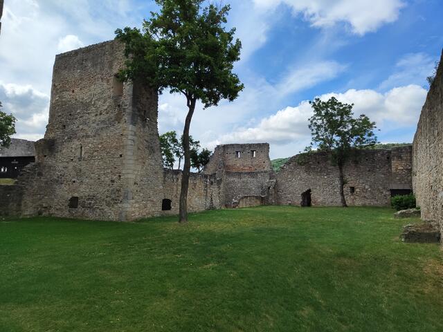 Jetzt sind wir im Burghof... | Foto: I.Wozonig