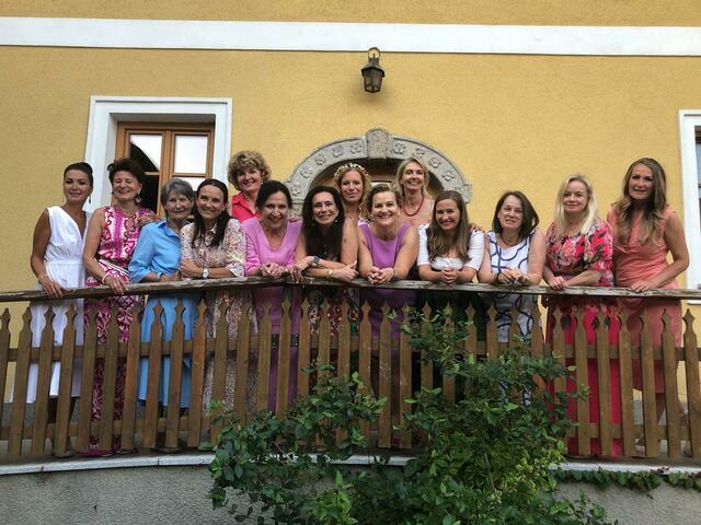 v.l. Gerda Reiter, Erika Sengstschmid, Rosemarie Schmidsberger, Birgit Sommergruber, Renate Treul, Roswitha Itzlinger, Martina Märzinger, Eva-Maria Märzinger, Petra Steininger, Birgit Meier, Anna Lechner, Christa Kirchgatterer, Doris Stockinger, Sabine Lehner | Foto: LC Wels Leonessa
