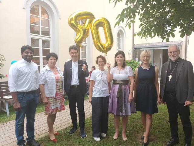 Pfarrer Bruno Arava, Gemeinderätin Reinelde Kobold-Inthal, Caritasdirektor Ernst Sandriesser, Pflegedienstleiterin Mathilde Slamanig, Bürgermeisterin Maria Knauder, Stadträtin Ina Hobel, Bischof Josef Marketz (von links) | Foto: Caritas