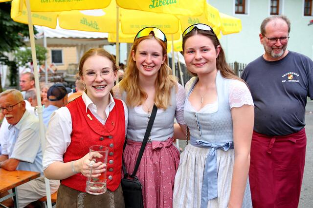 Dorfplatzfest der Feuerwehr Niederalm | Foto: HKroBild