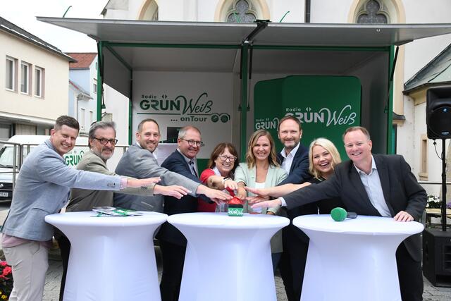 Startschuss für Radio Grün Weiß in Voitsberg mit den Inhabern Nicole Gollnhuber und Peter Petzner | Foto: Treitler