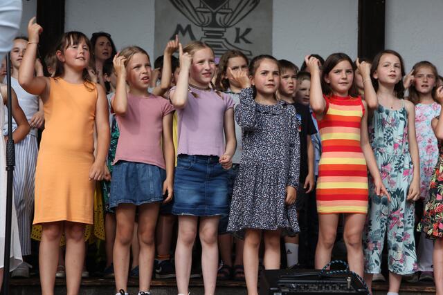 Schulprojekt "Singende Schule" (3. Schulstufe aus Hatting, Inzing &amp; Zirl), Leitung: Simone Z.-V. &amp; Verena G. | Foto: Angela Pargger