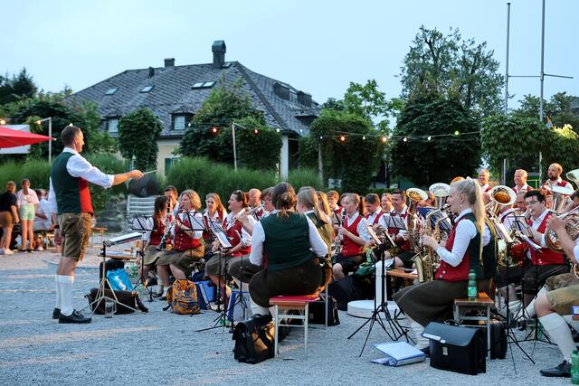 Dorfplatzfest der Feuerwehr Niederalm | Foto: HKroBild