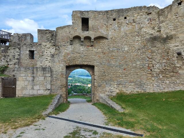 Durch dieses Tor sind wir gekommen... | Foto: I.Wozonig