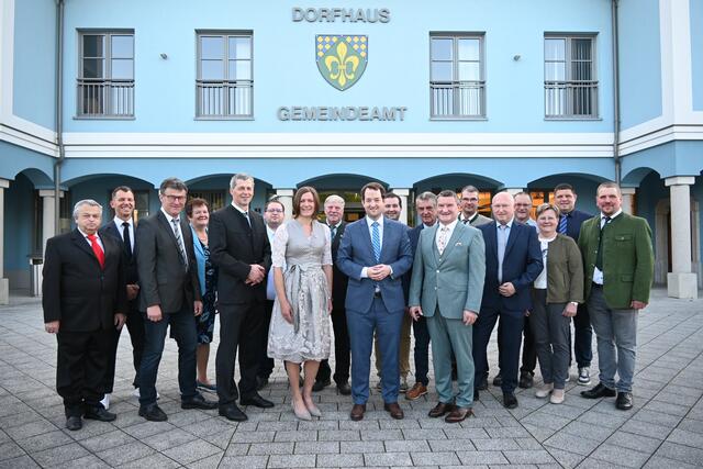 Josef Kühr, Günter Holzer, Paul Kleindl, Ingeborg Weidinger, Fridolin Nesslinger, Martin Kühr, Maria Seisenbacher, Alois Wagner, Markus Burgstaller, Christian Jetzinger, Karl Radinger, Franz Eder, Martin Kendlbacher, Ludwig Resnitschek, Gottfried Hehenberger, Anneliese Brandstetter, Martin Wenko, Franz Lechner. Nicht am Bild: Manfred Grubbauer. | Foto: Gemeinde