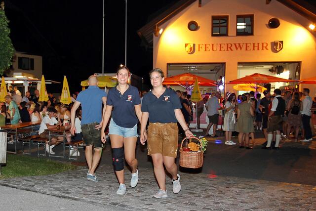 Dorfplatzfest der Feuerwehr Niederalm | Foto: HKroBild
