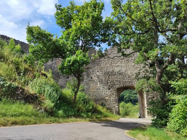 Auch die Begrenzungsmauern und ihre Tore sind schön erhalten... | Foto: I.Wozonig