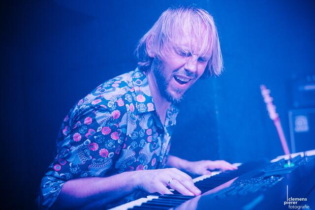 Zur Eröffnung spielt ab 16 Uhr mit der Österreichischen Band Mantra Steel diesmal als Gastmusiker Helmut Budaker aus Thalheim bei Wels (Keyboard, Gitarre und Gesang). | Foto: clemens pierer fotografie