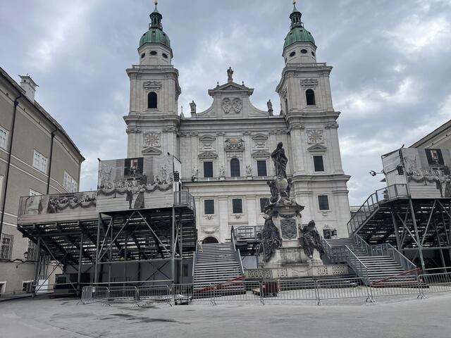 Die Fassade des Doms wird zum Teil der Aufführungen. | Foto: Martin Schöndorfer, 2024